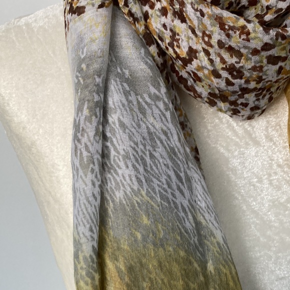 Women's Scarf - Picture 6 of 9